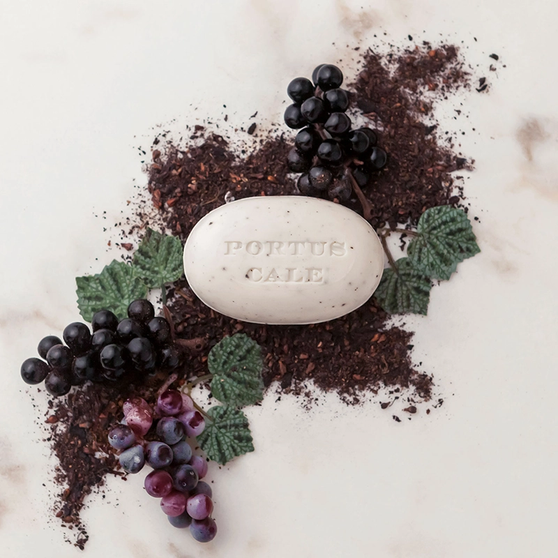 Luxuriöse Seifen mit dem Duft nach Trauben und roten Beeren